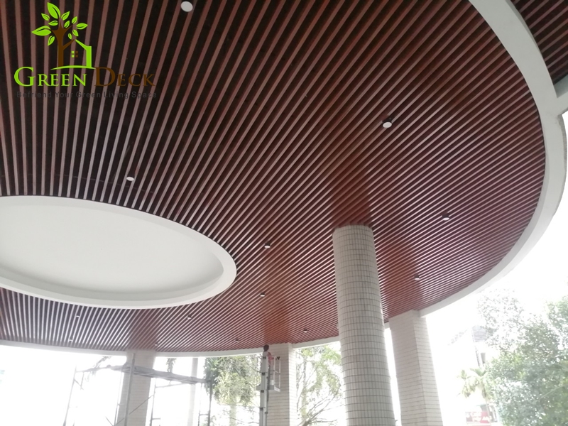 trần nan gỗ sảnh văn phòng