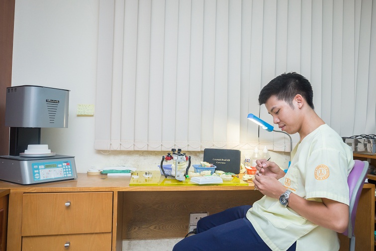 Khu vực labo sứ thẩm mỹ