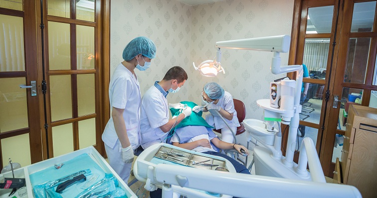 Phòng phẫu thuật răng miệng