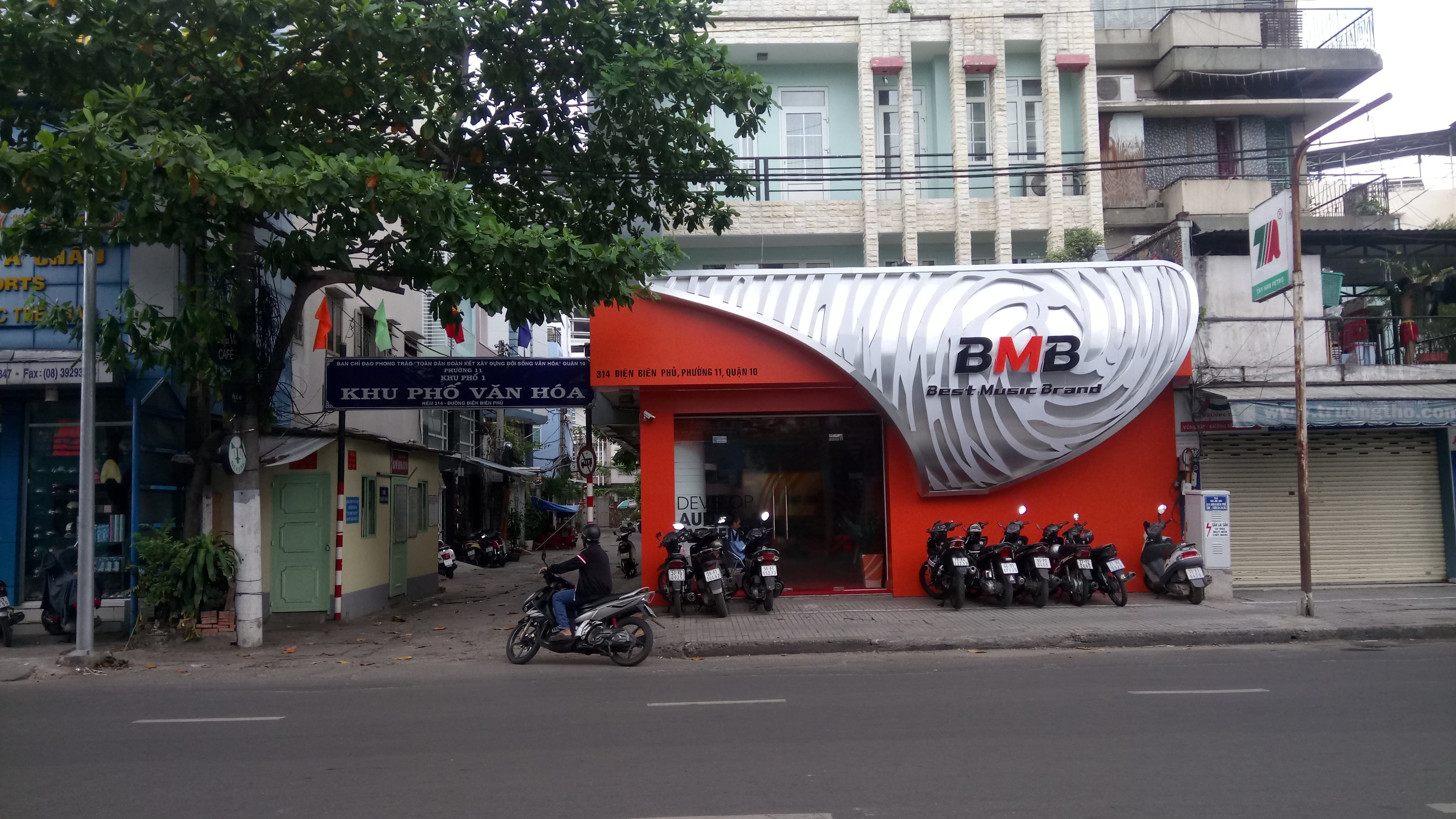 Showroom BMB Việt Nam nhà cung cấp dàn karaoke gia đình chính hãng