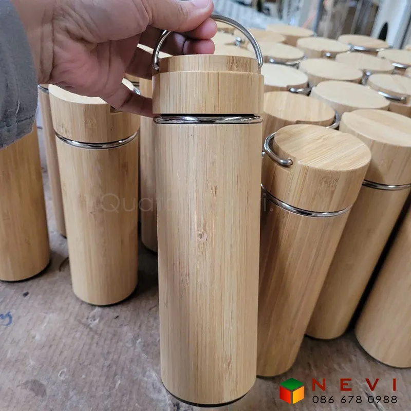 bình giữ nhiệt vỏ tre có quai xách 2