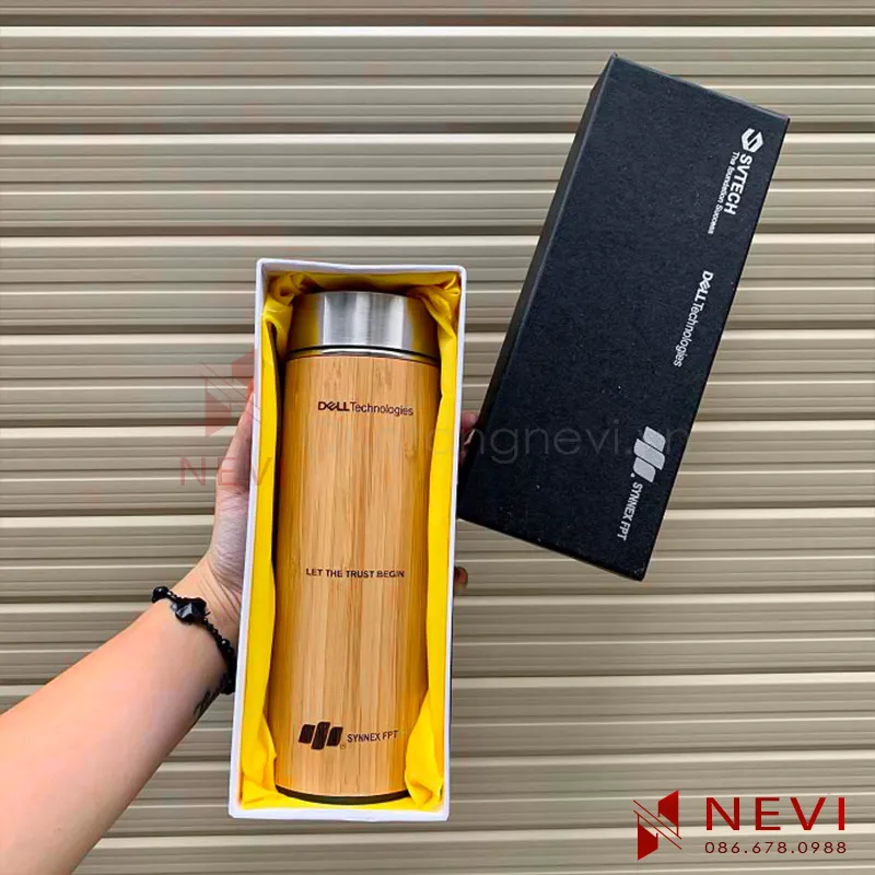 bình nước bằng tre in khắc hình, logo tùy chỉnh, tên thương hiệu làm quà tặng doanh nghiệp cung cấp bởi Quà tặng Nevi