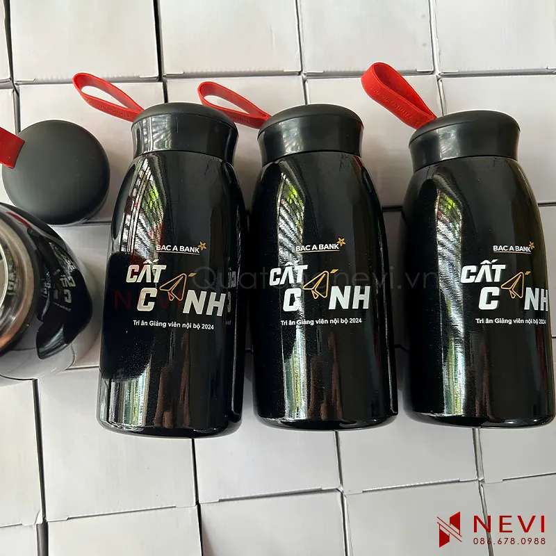dịch vụ in khắc bình giữ nhiệt số lượng lớn cung cấp toàn quốc từ Quà tặng Nevi