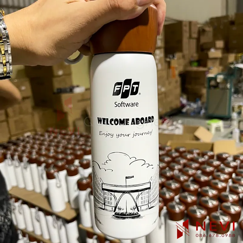 Quà tặng Nevi cung cấp số lượng lớn bình giữ nhiệt in khắc hình, thương hiệu hãng làm quà tặng nhân viên, khách hàng, đối tác