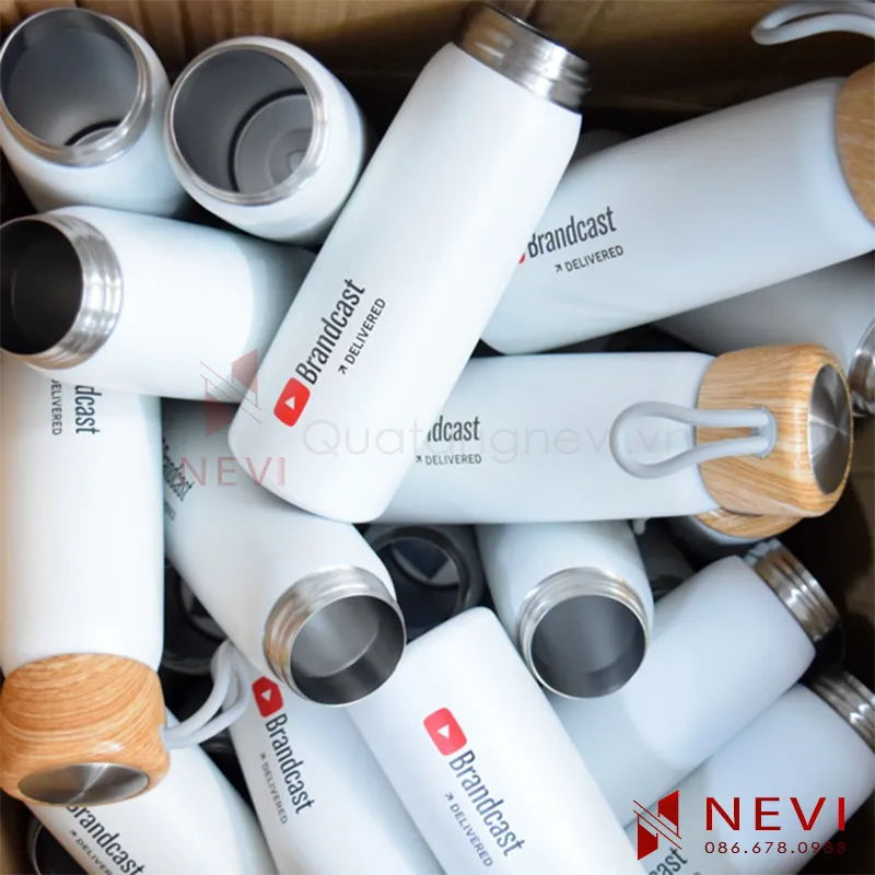 Bình giữ nhiệt in khắc logo hãng tùy chỉnh làm quà tặng cho khách hàng, quảng cáo thương hiệu toàn quốc cung cấp bởi Quà tặng Nevi