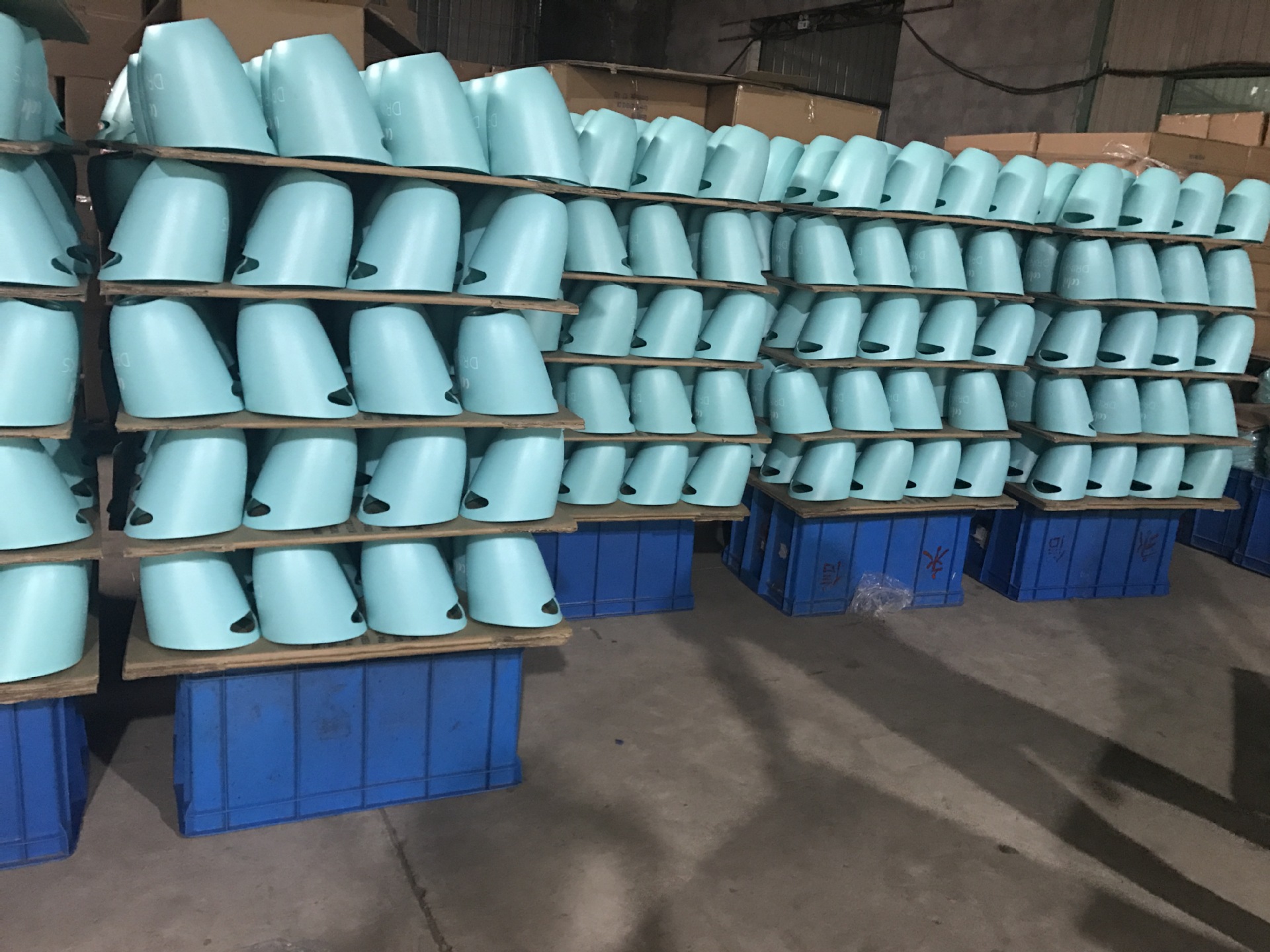 sản xuất xô đá nhựa giá rẻ 2