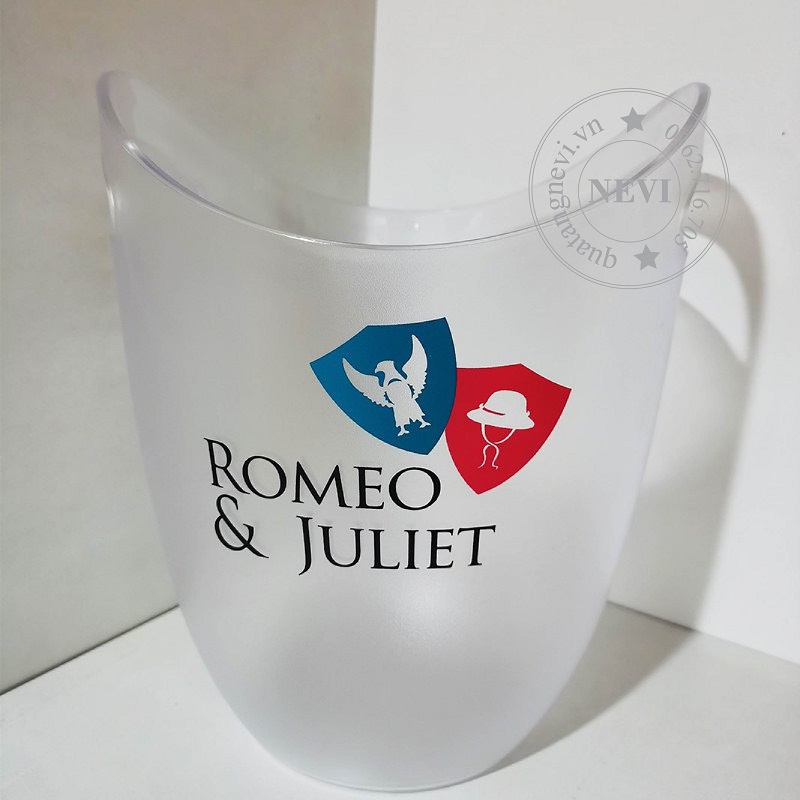 xô đá nhựa 2 chai