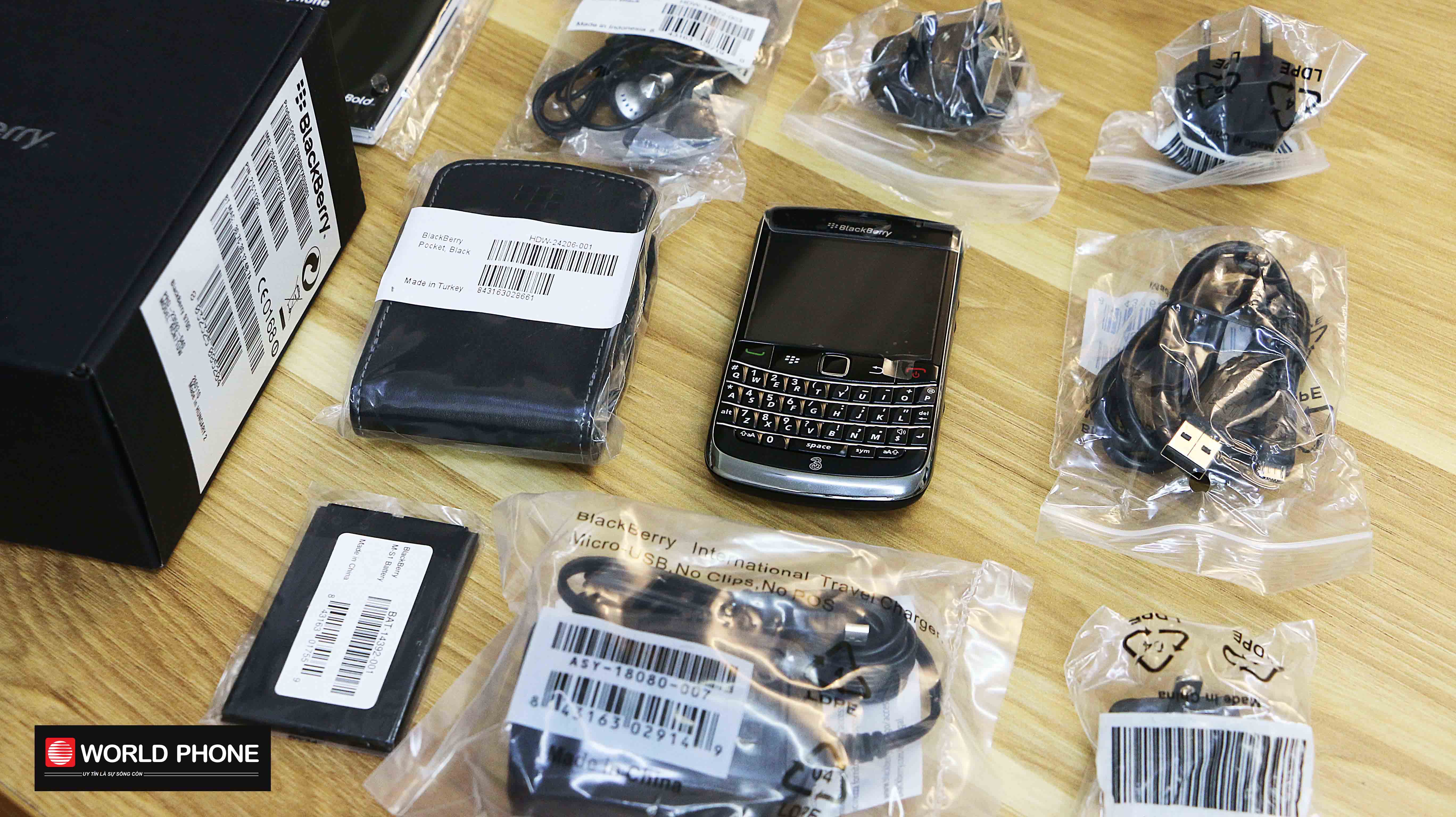 BlackBerry Bold 9700 New Fullbox có kèm theo một viên pin chuẩn