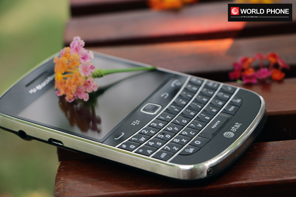 Ngoài thiết kế đặc sắc, chiếc Blackberry OS này còn ăn điểm ở giá thành sản phẩm