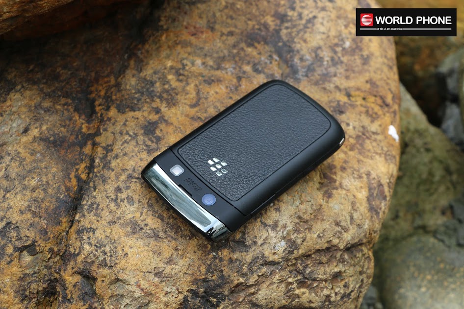 Mặt sau của Blackberry Bold 9700