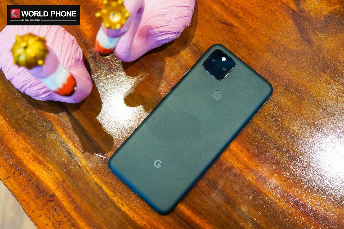 Pixel 5a 5G màu Mostly Black khỏe khoắn