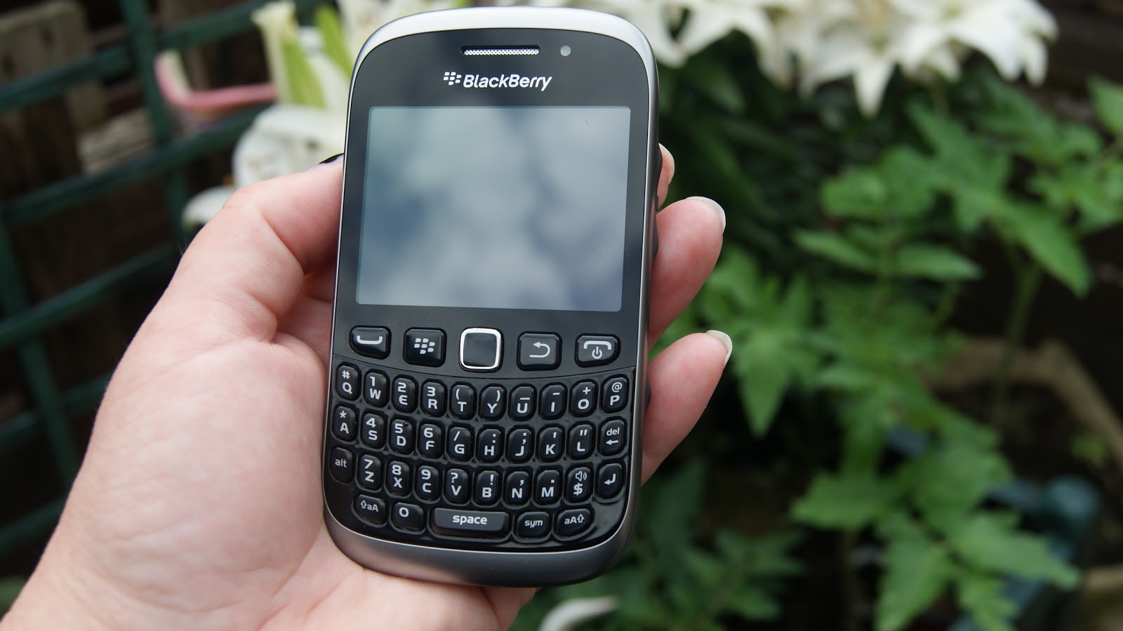 Thiết kế nhỏ gọn của Blackberry 9320