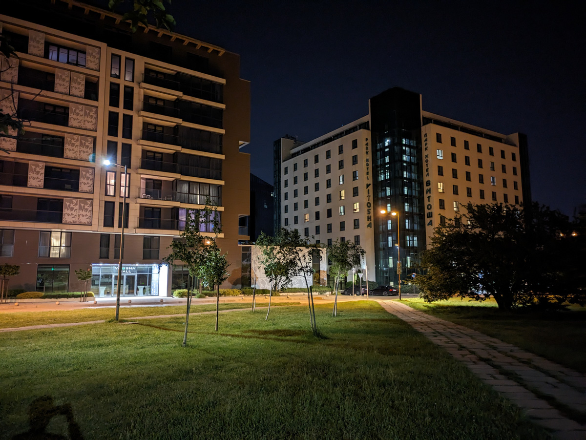 Pixel 7a với khả năng cân bằng trắng tự động & xử lý các loại ánh sáng nhân tạo là  một trong các điểm nổi bật của Pixel 7a