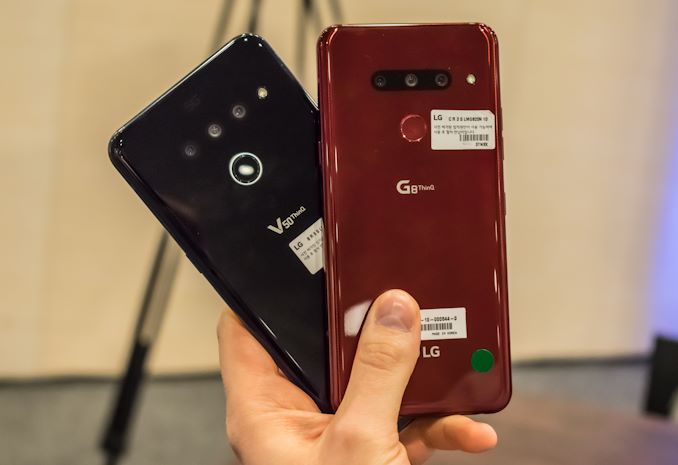 V50 ThinQ có kích cỡ và trọng lượng nặng đô hơn người anh em LG G8