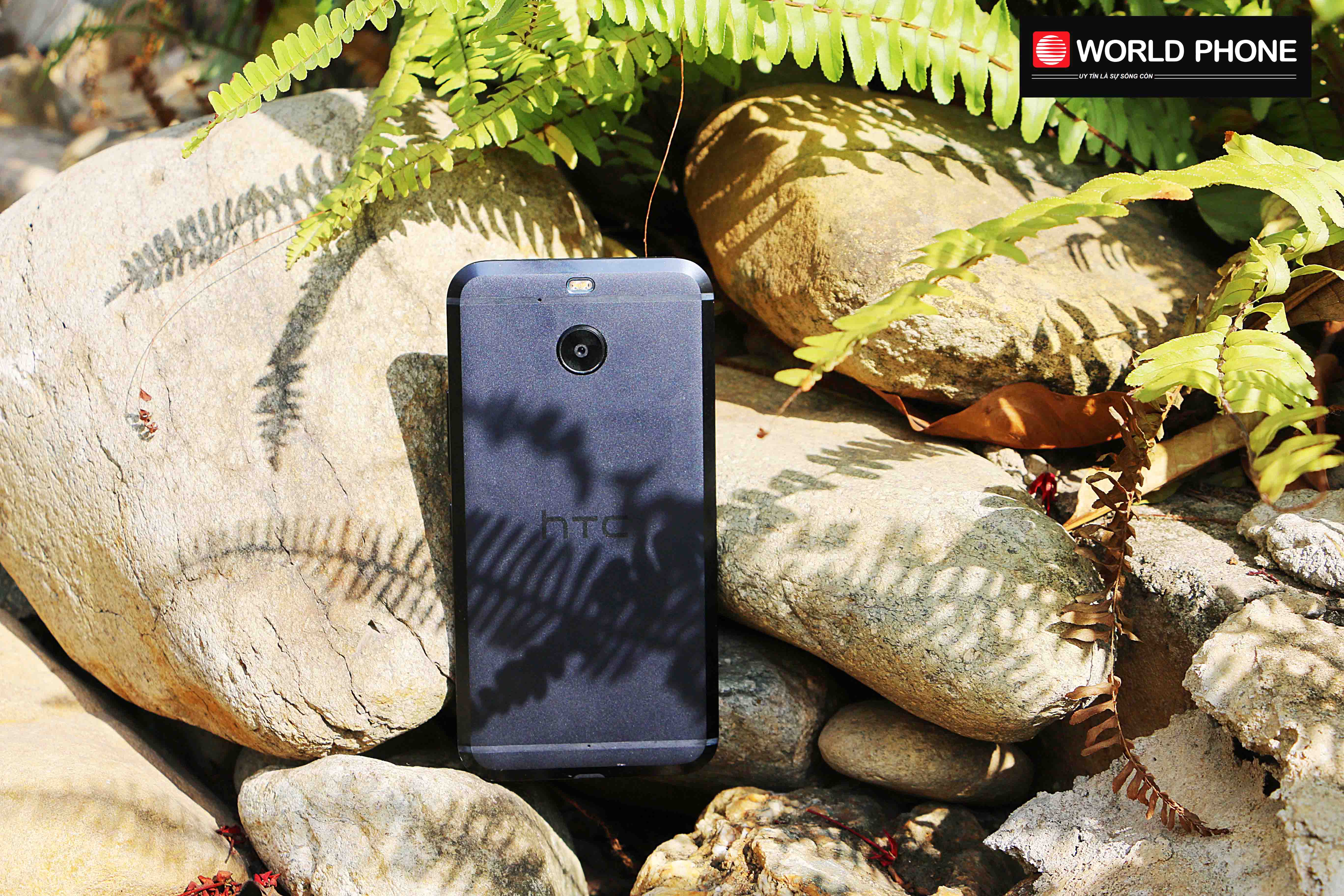 Bề mặt sau HTC 10 Evo