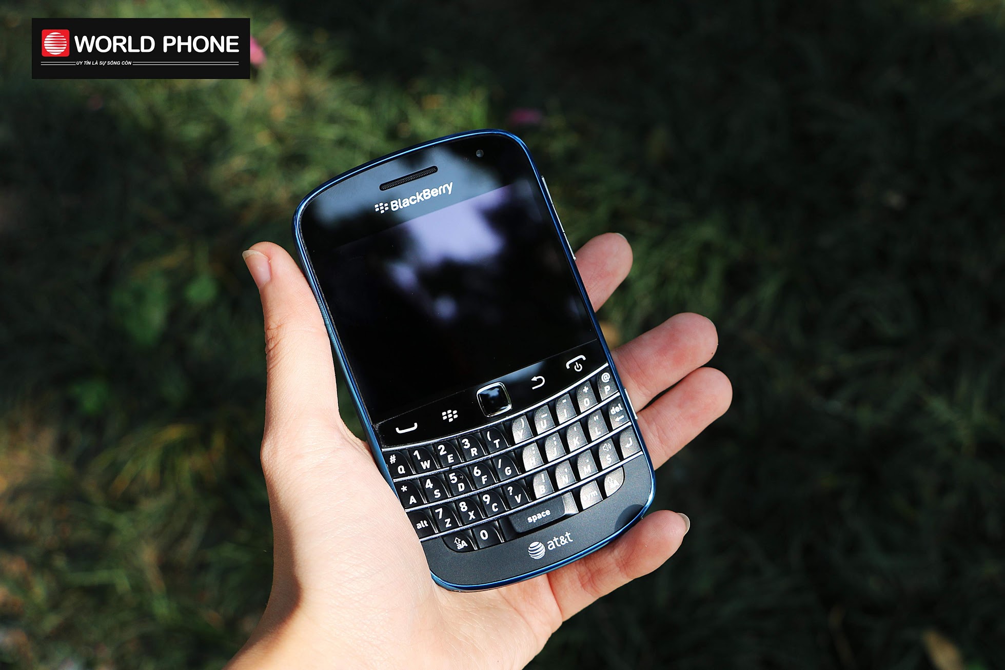 Huyền thoại Blackberry Bold 9900 với thiết kế nhỏ gọn