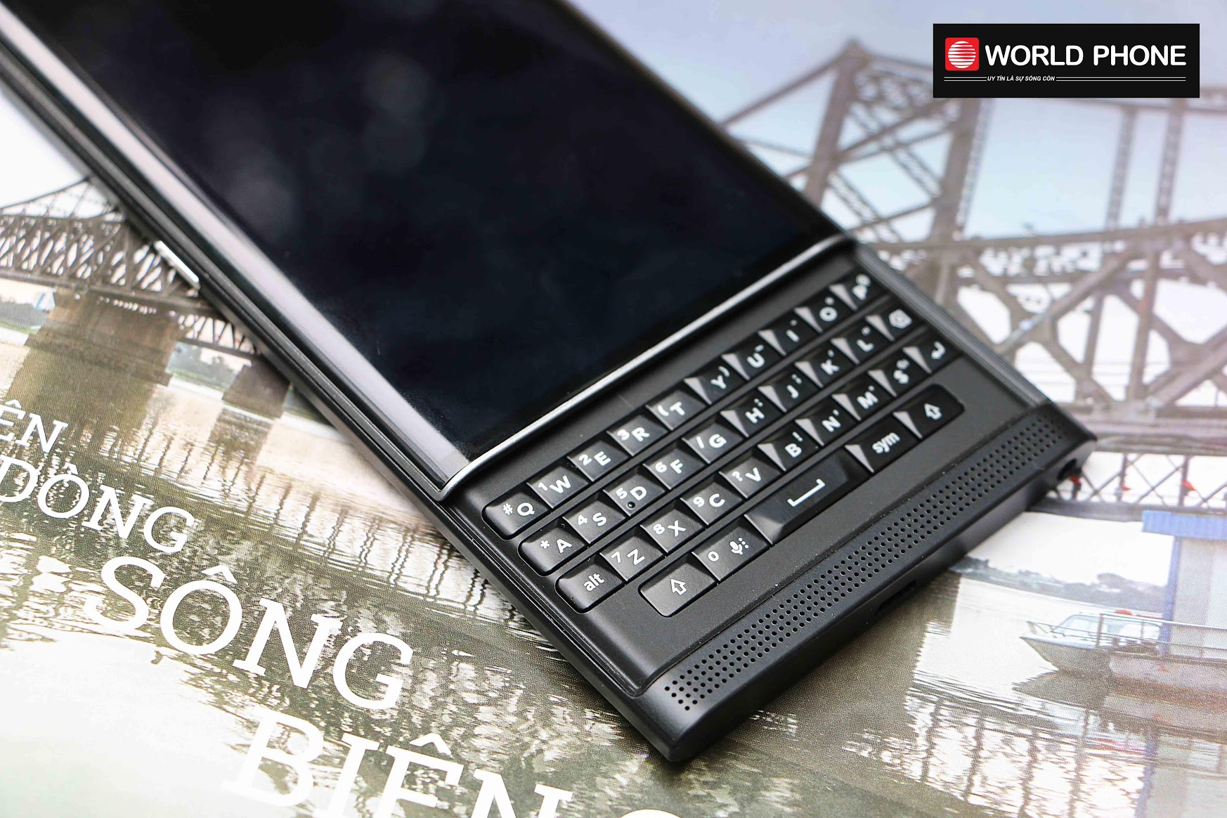 Bàn phím cảm ứng QWERTY trứ danh của Blackberry