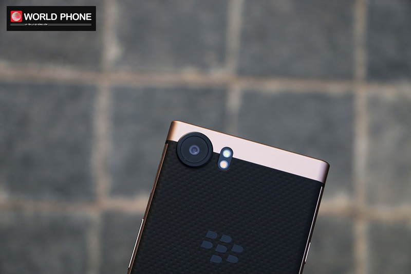 Thiết kế camera khá độc đáo của Blackberry KeyOne