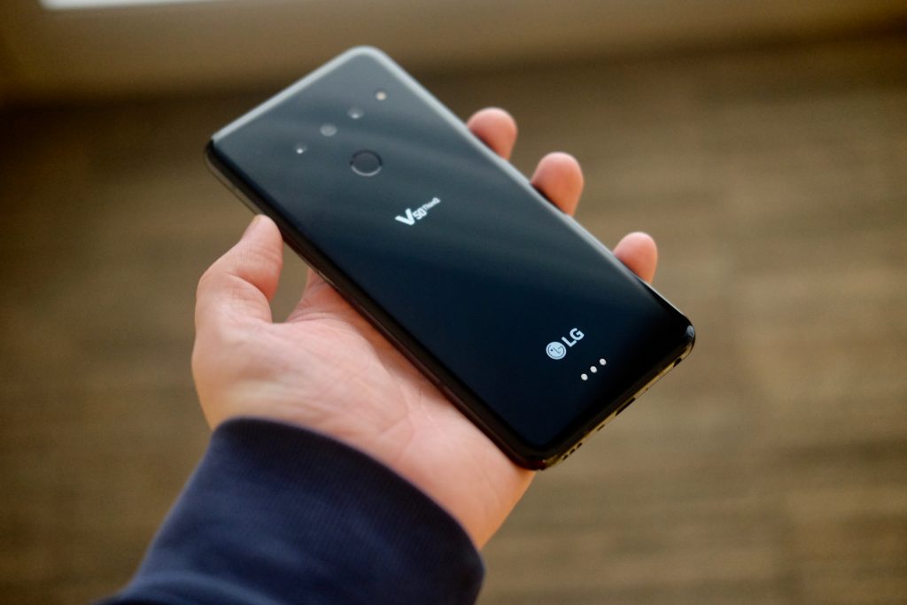 LG V50 ThinQ mỏng manh nhưng không dễ vỡ