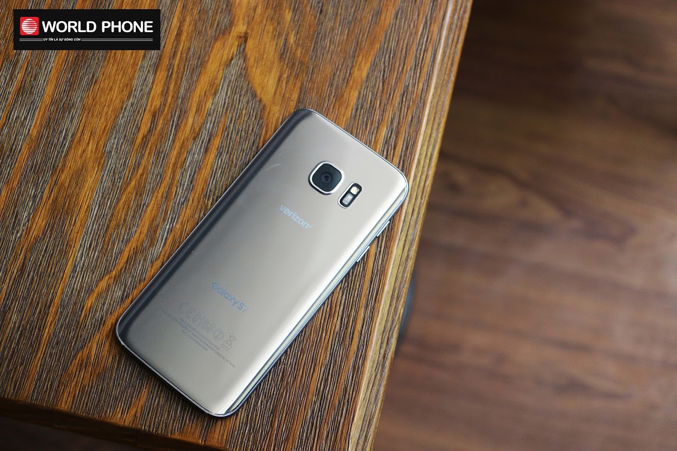 Thiết kế tinh tế với mặt lưng kính sang chảnh của Samsung Galaxy S7