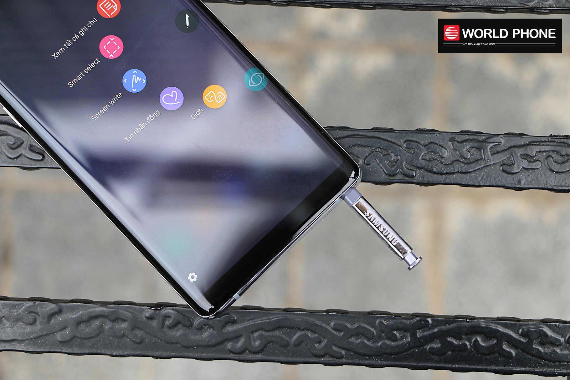 Thiết kế với S-pen tiện dụng và không gian màn hình rộng ghi chú thoải mái