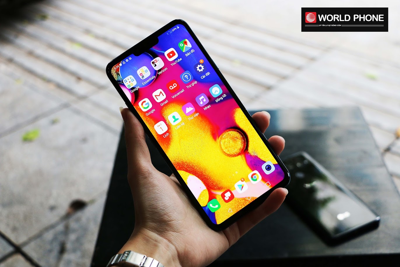 LG V40 cho phép người dùng ẩn đi phần tai thỏ theo ý thích