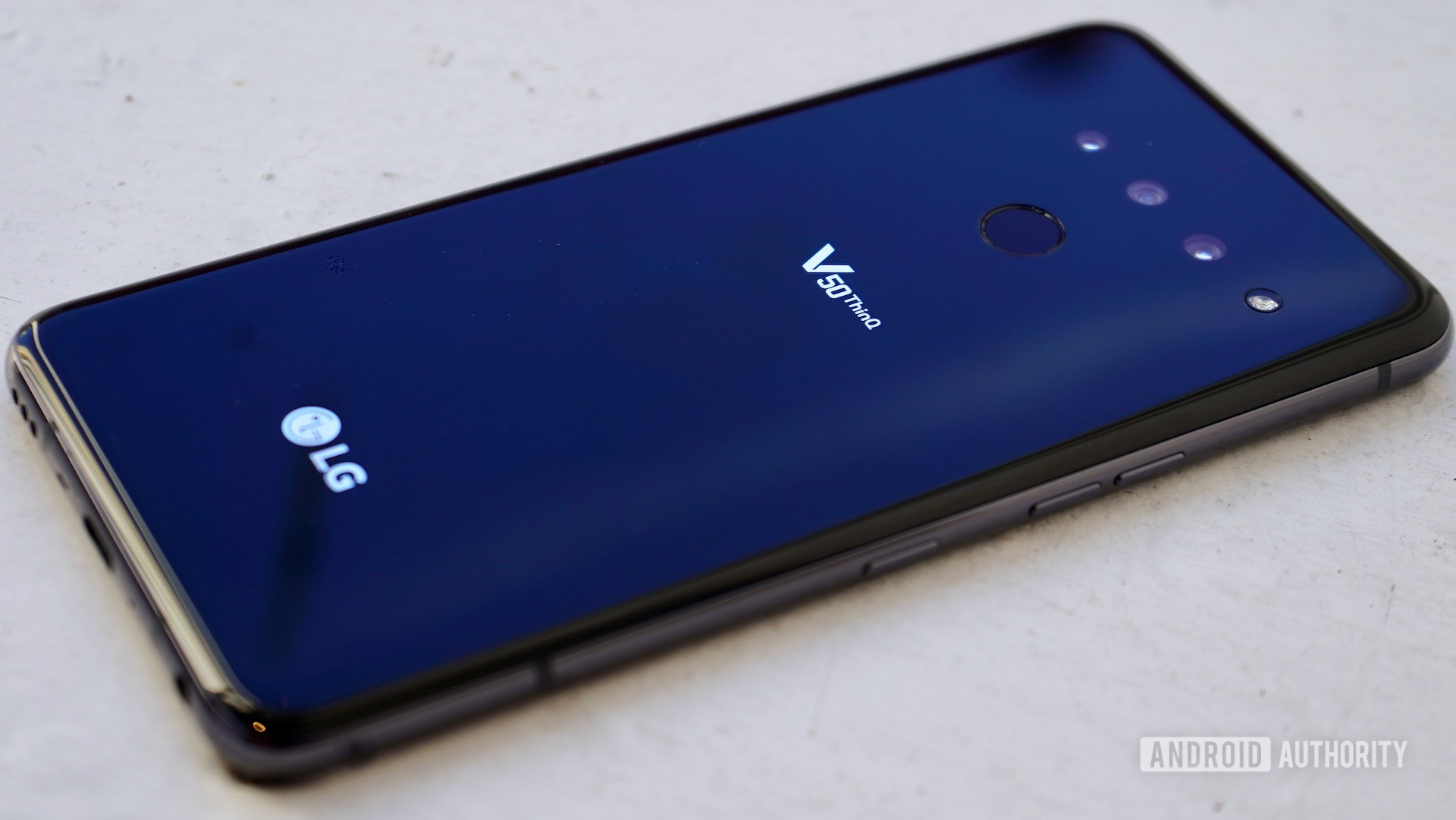 Thiết kế sang trọng và hiện đại của V50