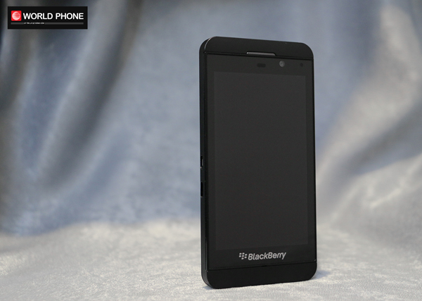 Blackberry Z10 cũ ở tuổi đời nhưng lại là một trong nhưng tân binh đầu tiên không sở hữu bàn phím QWERTY