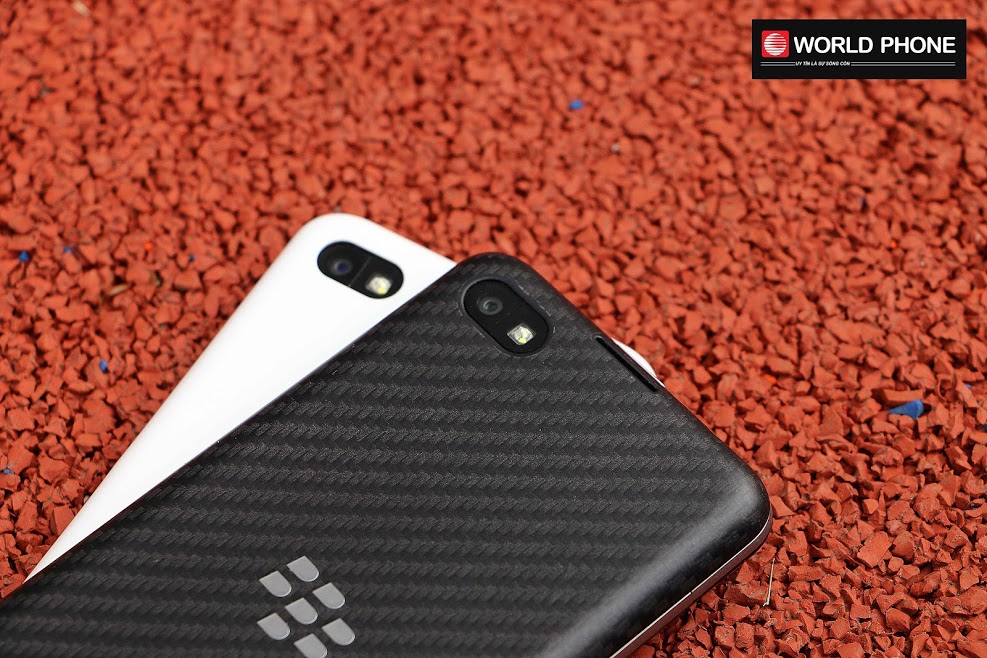 Camera được thiết kế tại vị trí quen thuộc giống người tiền nhiệm Blackberry Z10