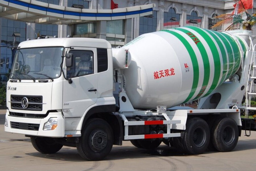 Xe trộn bê tông loại nhỏ Dongfeng