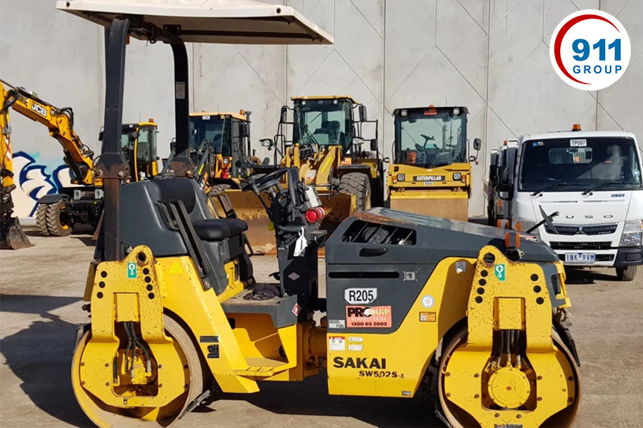 Máy lu bánh thép 9 tấn Sakai SV512DF