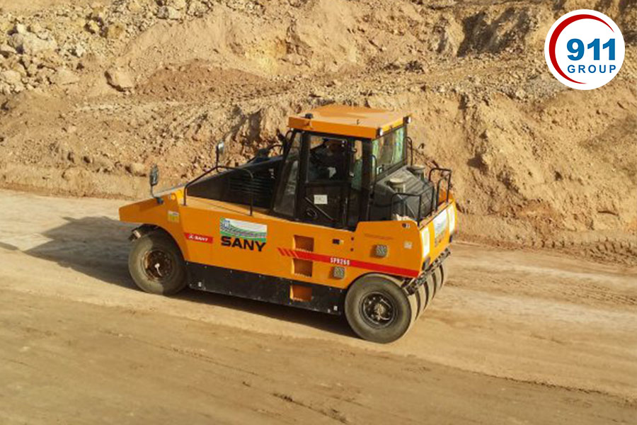 Xe lu bánh lốp 25 tấn Sany PTR260C-8