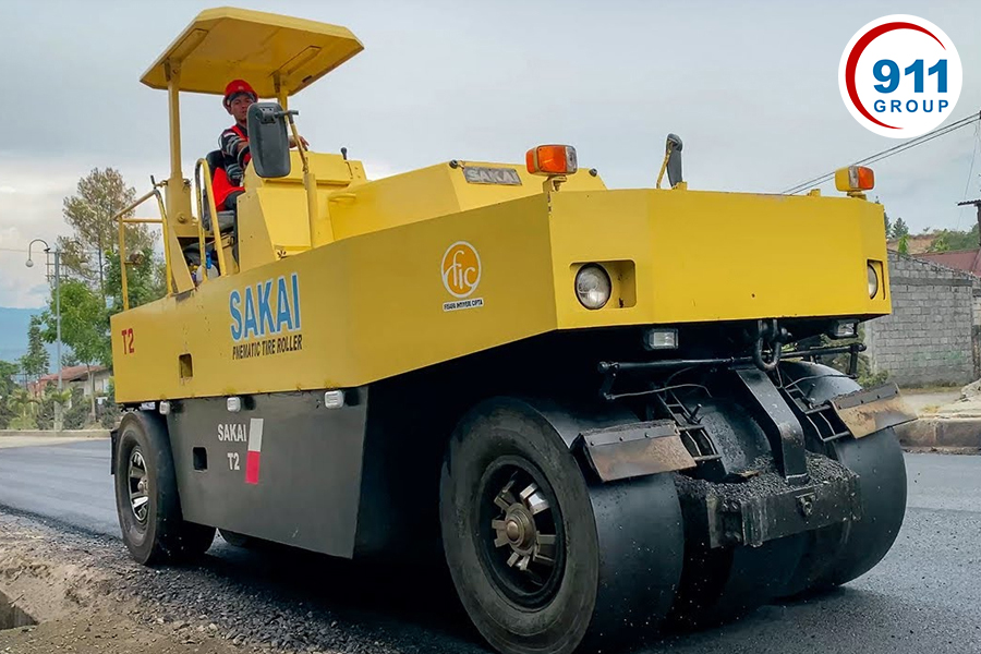 Máy lu bánh lốp 16 tấn Sakai TS160