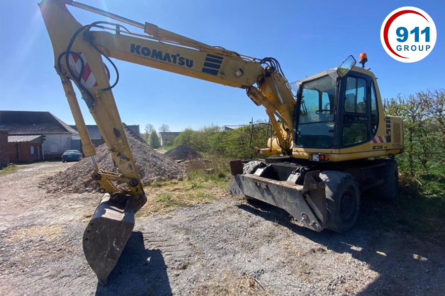 Xe đào bánh lốp Komatsu PW130ES-6