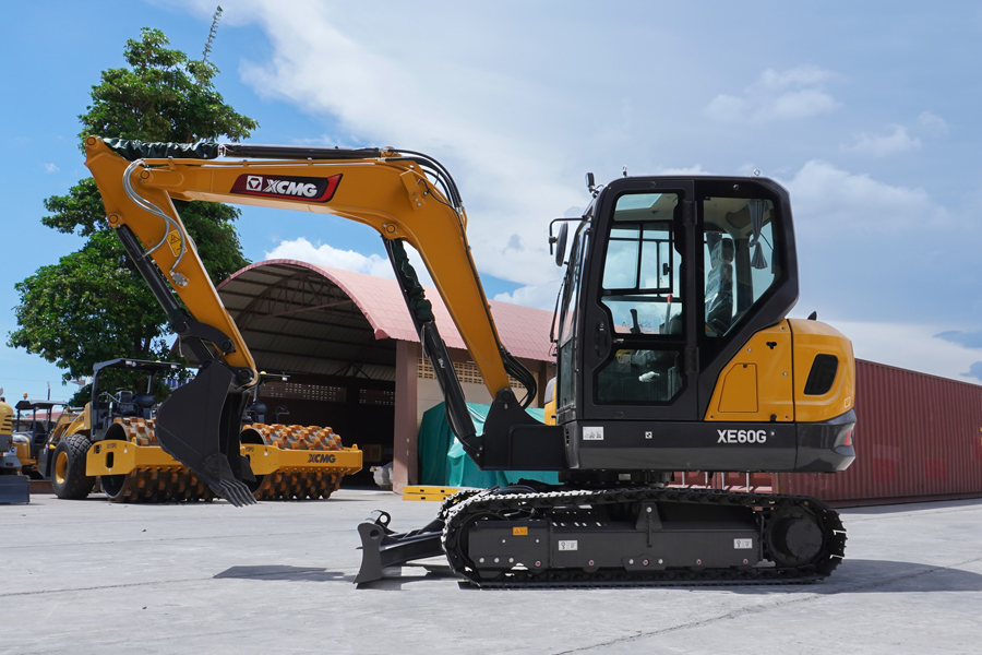 máy xúc đào bánh xích