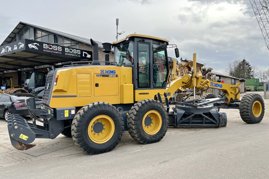 máy san gạt 15 tấn