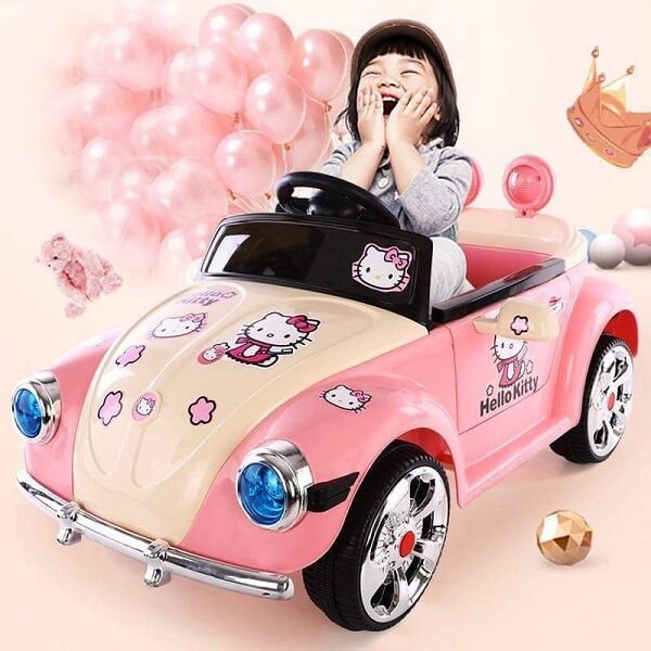 Xe ô tô điện cho bé gái màu hồng với hình Hello Kitty dễ thương
