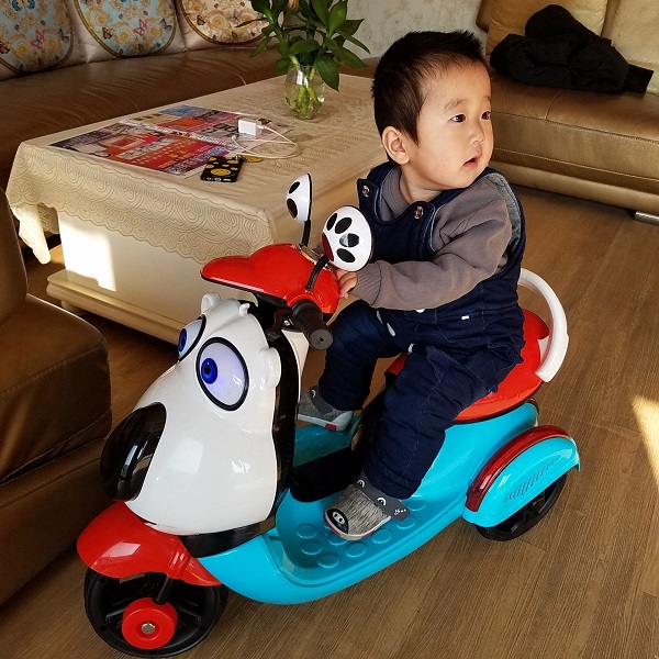 Xe máy điện bắt mắt dành cho các bé từ 1 tuổi trở lên