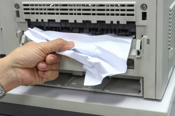 Dùng hộp mực in tái chế sẽ khiến máy in bị hỏng, kẹt giấy,... 
