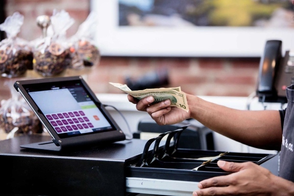 Sử dụng máy tính tiền in bill không chỉ giúp hạn chế sai sót, tiết kiệm thời gian mà còn đem lại nhiều lợi ích cho cửa hàng
