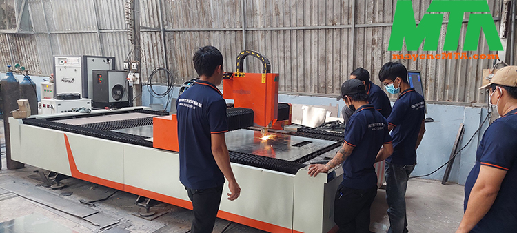 máy cắt cnc laser