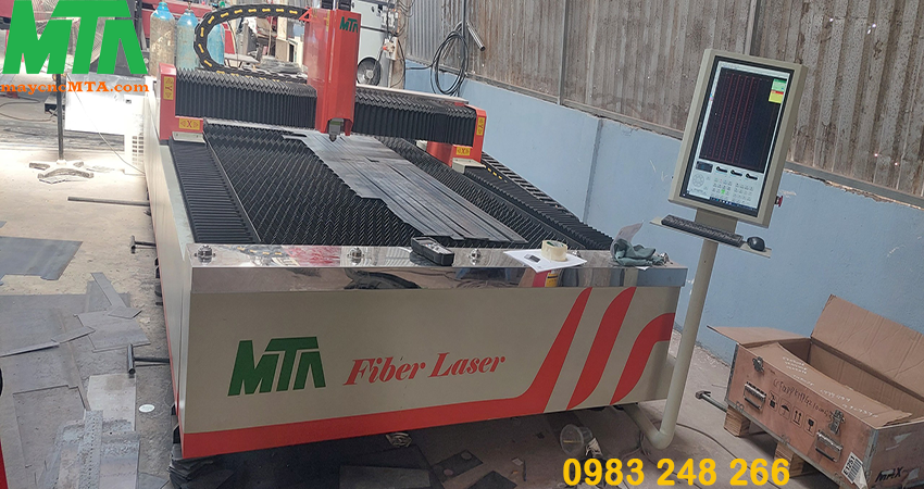 máy cắt fiber laser cnc