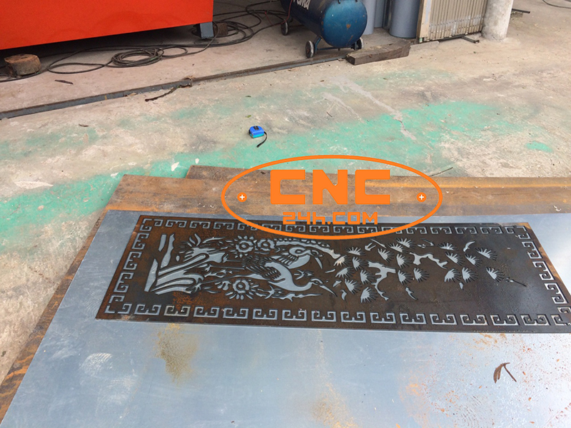 máy cắt hoa văn cầu thang