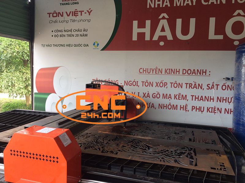 máy cắt hoa văn kim loại cầu thang