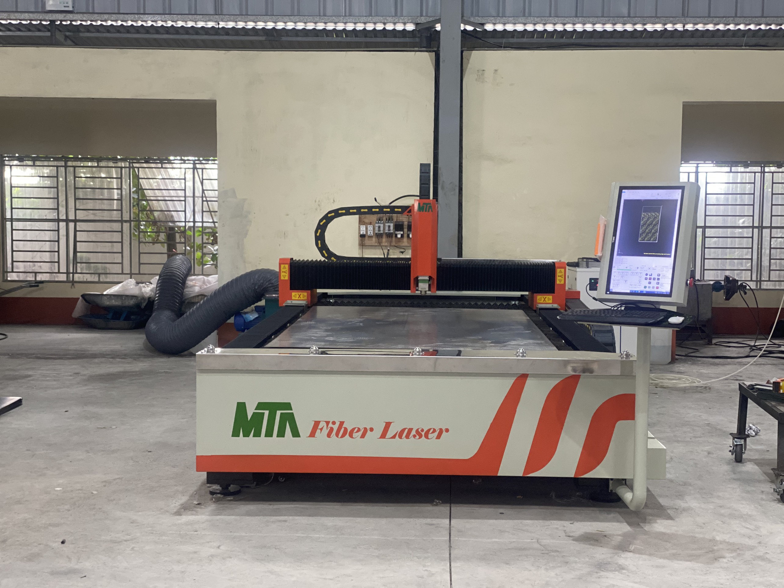 máy cắt laser fiber