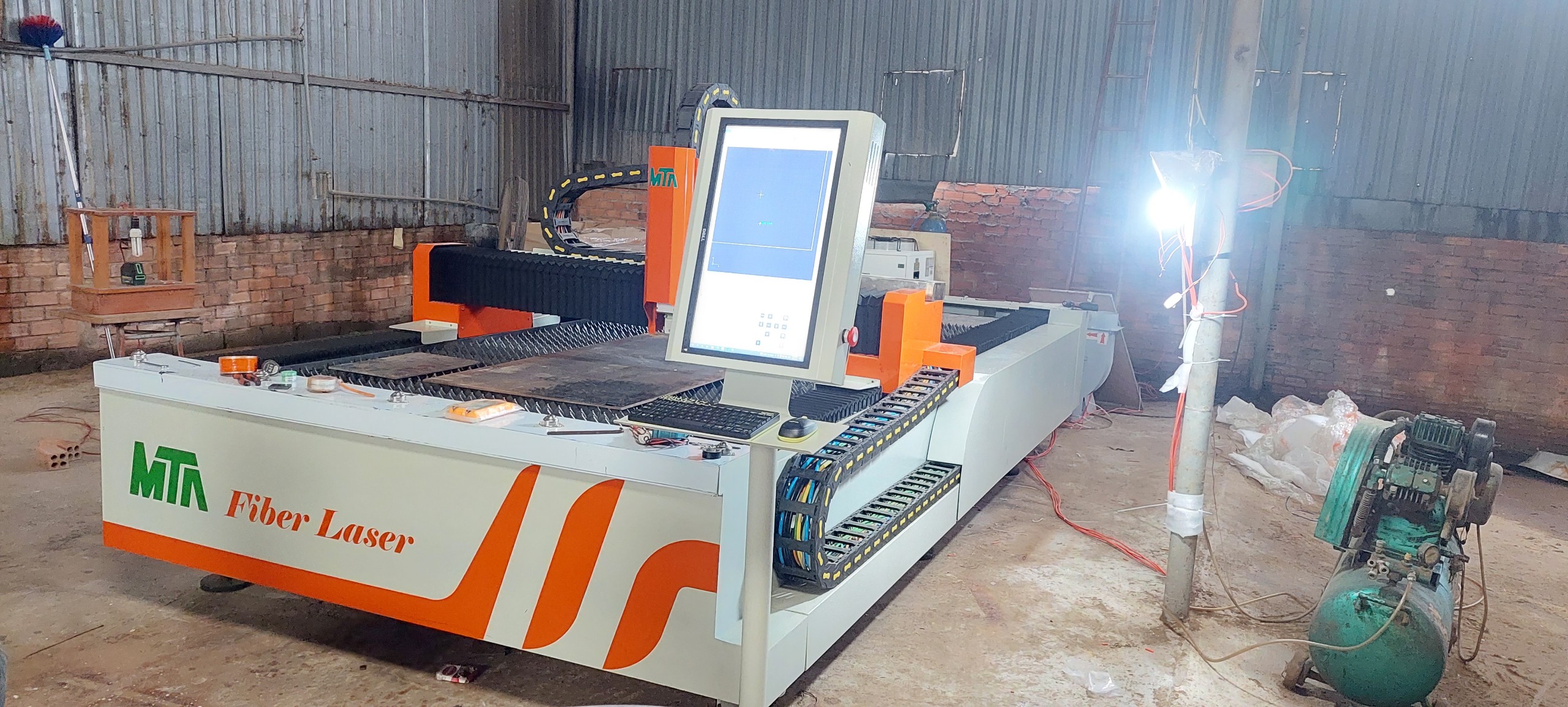 máy cắt laser cnc