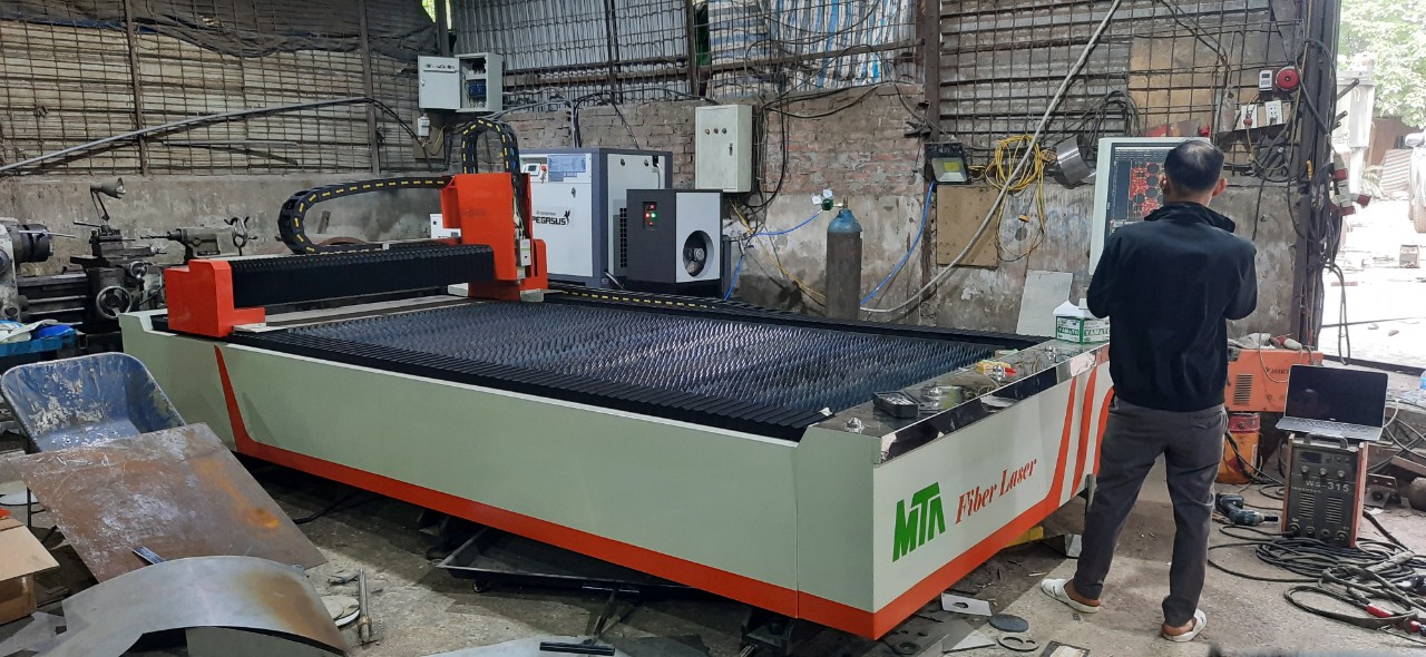 máy cắt laser