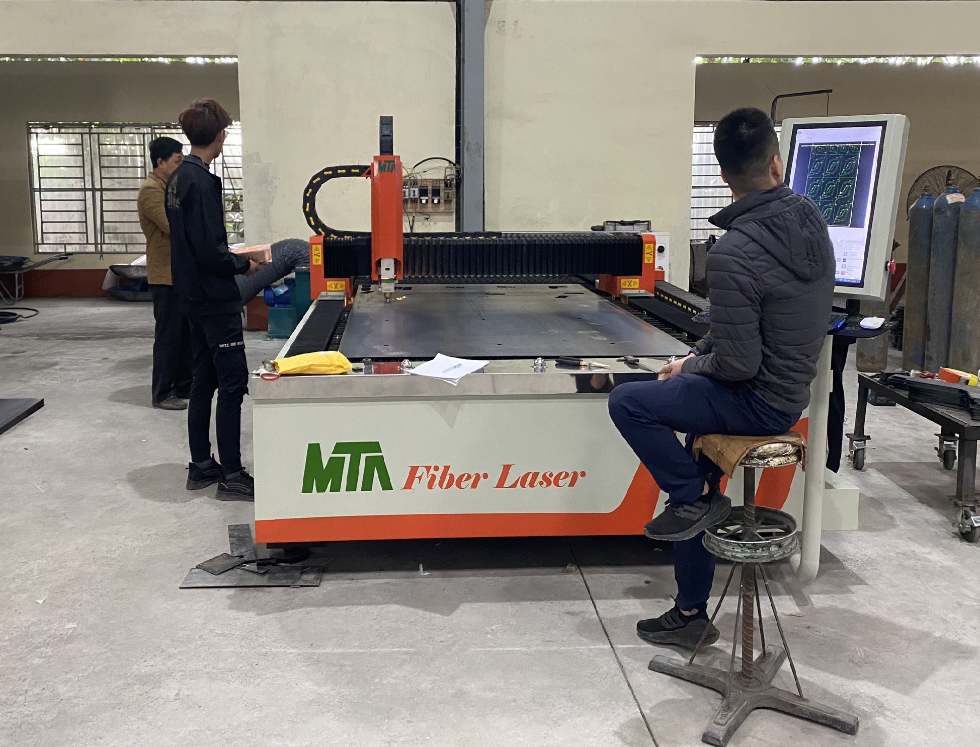 máy cắt laser fiber