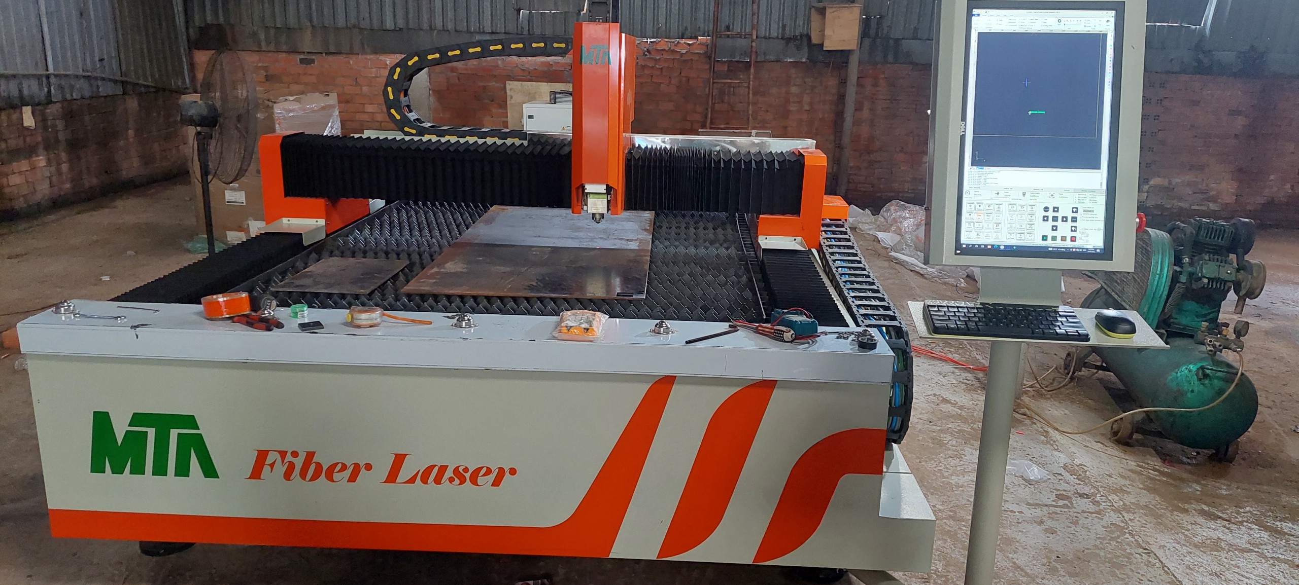 máy cắt laser fiber