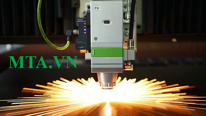 máy cắt laser fiber chỉnh tiêu cự tự động